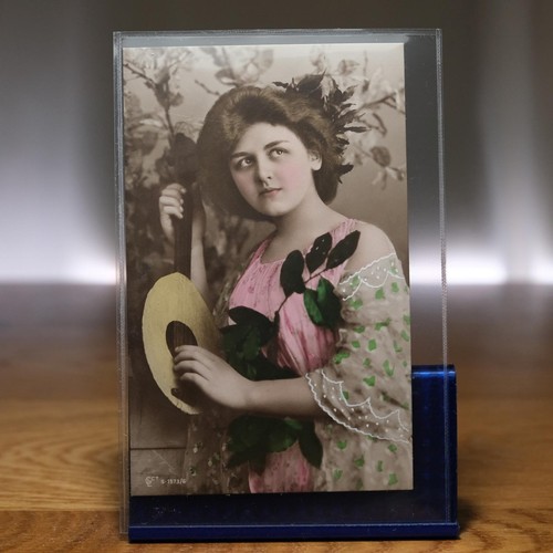 Donna con liuto - , mandolino